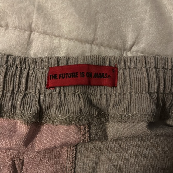 Men’s Size Small Colorful Designer Future is on Mars Shorts - Picture 3 of 3